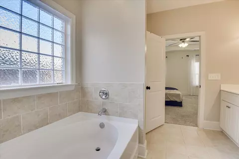 Bath - 1009 Barrett Dr, Evans, GA 30809 photo 3 of 6