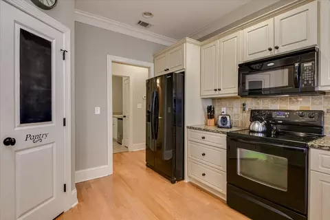 Kitchen - 1009 Barrett Dr, Evans, GA 30809 photo 4 of 5