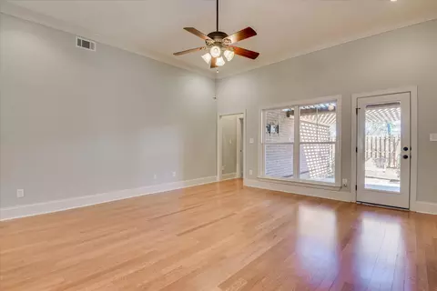 Living - 1009 Barrett Dr, Evans, GA 30809 photo 2 of 4