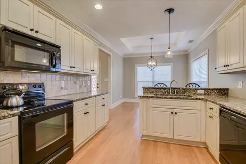 Kitchen - 1009 Barrett Dr, Evans, GA 30809 photo 3 of 5