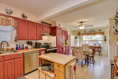 Kitchen - 2004 Denmark Dr, Augusta, GA 30906 photo 3 of 3