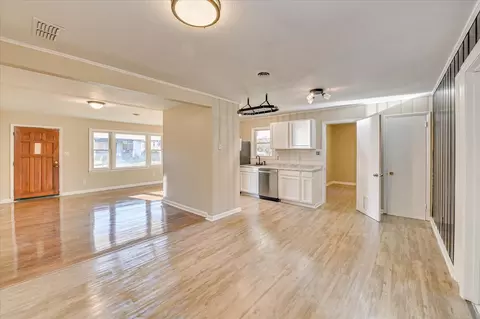 Living - 1021 7th Ave, Augusta, GA 30901 photo 3 of 4