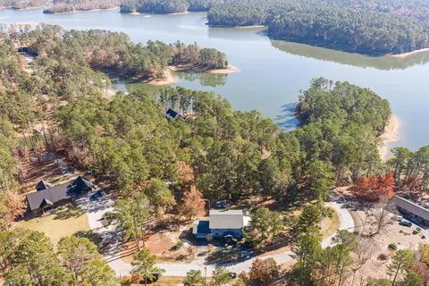 203 Christmas Dr, Mccormick, SC 29835