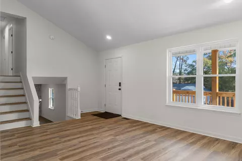 Living - 4116 Dunes Dr, Evans, GA 30809 photo 2 of 9
