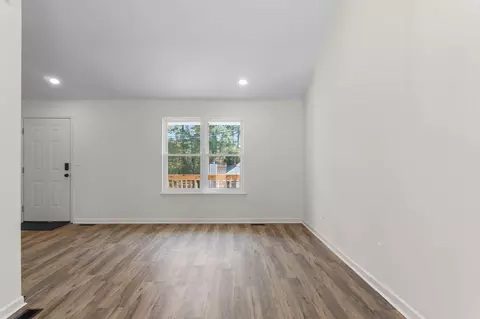 Living - 4116 Dunes Dr, Evans, GA 30809 photo 3 of 9