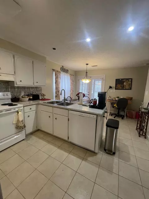Kitchen - 4426 Summerlin Dr, Evans, GA 30809 photo 1 of 3