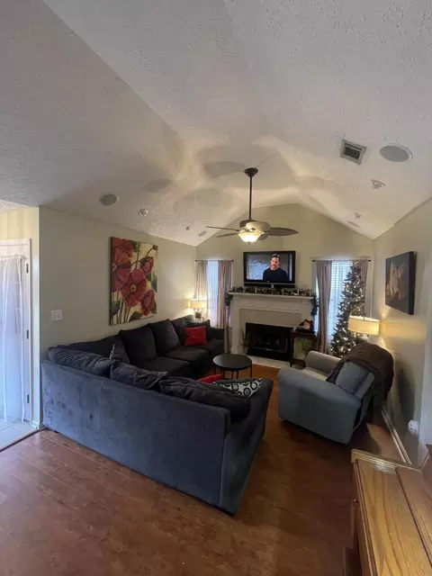 Living - 4426 Summerlin Dr, Evans, GA 30809 photo 1 of 2