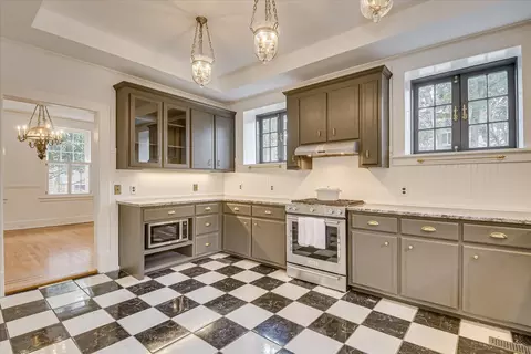 Kitchen - 2409 Central Ave, Augusta, GA 30904 photo 2 of 4