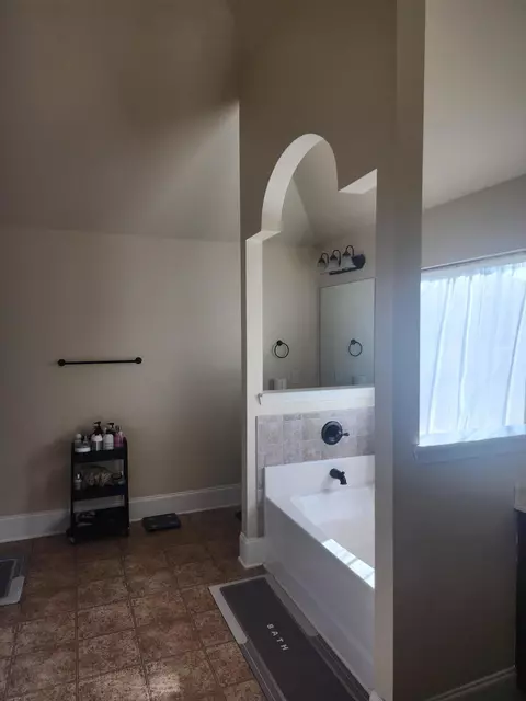 Bath - 3421 Covington Ct, Augusta, GA 30909 photo 2 of 4