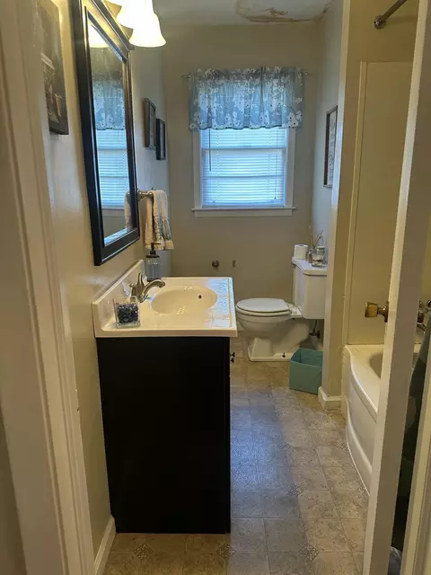 Bath - 206 Valdes Dr, Martinez, GA 30907 photo 1 of 3