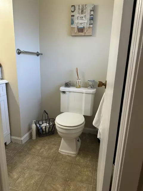 Bath - 206 Valdes Dr, Martinez, GA 30907 photo 2 of 3