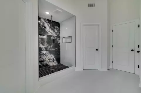 Bath - 805 Leslie Ct, Evans, GA 30809 photo 2 of 7