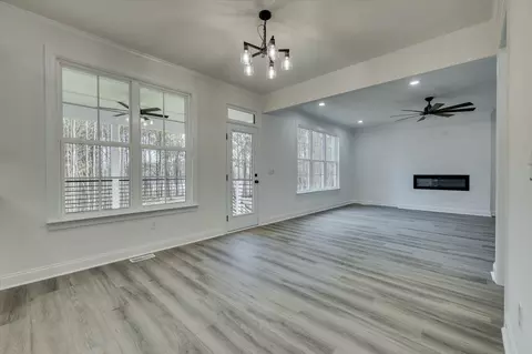 Living - 805 Leslie Ct, Evans, GA 30809 photo 5 of 6
