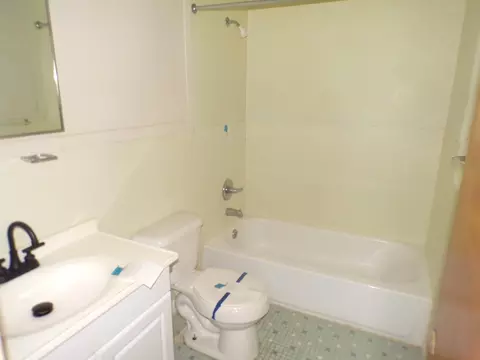 Bath - 841 Mobley St, Thomson, GA 30824 photo 1 of 1
