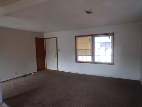 Living - 841 Mobley St, Thomson, GA 30824 photo 1 of 2