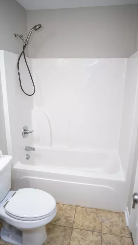 Bath - 3345 Cushendal Rd, Augusta, GA 30909 photo 2 of 6