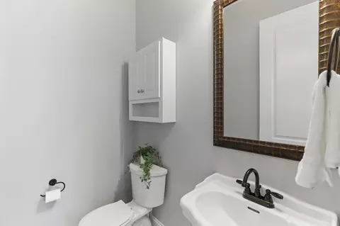 Bath - 4320 Sabal Dr, Evans, GA 30809 photo 3 of 5