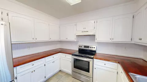 Kitchen - 4072 Quinn Dr, Evans, GA 30809 photo 2 of 3