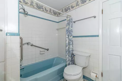 Bath - 3134 Walton Way, Augusta, GA 30909 photo 3 of 5