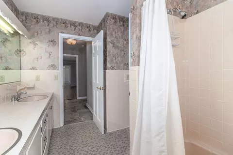 Bath - 3134 Walton Way, Augusta, GA 30909 photo 5 of 5