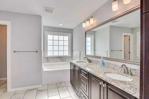 Bath - 2228 Kendall Park Dr, Evans, GA 30809 photo 3 of 4