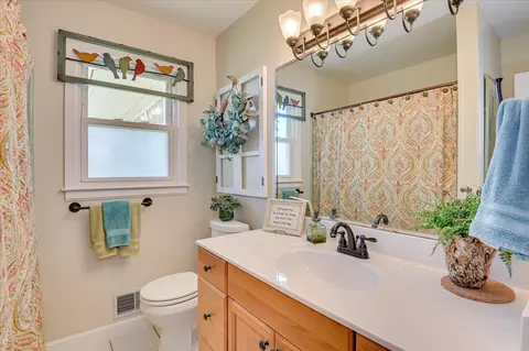 Bath - 225 Simmons Ct, Augusta, GA 30907 photo 2 of 2