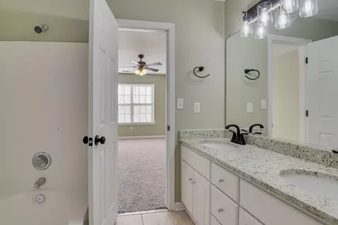 Bath - 111 Palmer Ct, Evans, GA 30809 photo 4 of 5