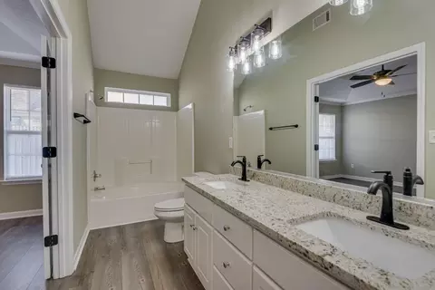 Bath - 111 Palmer Ct, Evans, GA 30809 photo 1 of 5