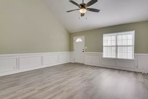 Living - 111 Palmer Ct, Evans, GA 30809 photo 4 of 5