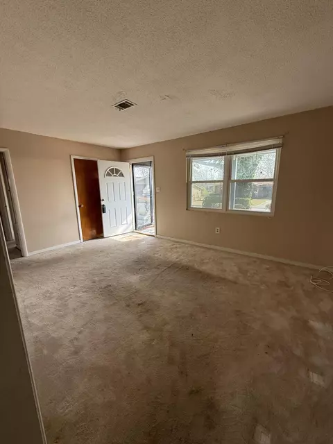 Living - 3005 Griffis Ct, Augusta, GA 30906 photo 2 of 2
