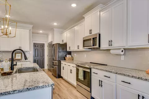 Kitchen - 3527 Hilltop Trl, Evans, GA 30809 photo 4 of 5