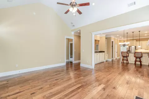 Living - 960 Mitchell Ln, Evans, GA 30809 photo 5 of 9