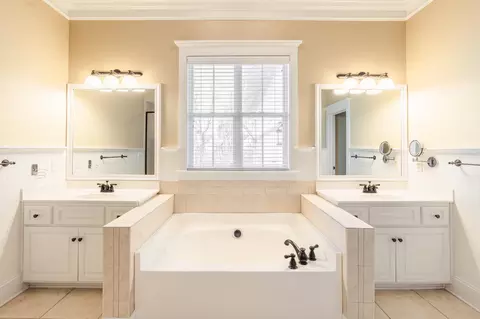 Bath - 960 Mitchell Ln, Evans, GA 30809 photo 1 of 3