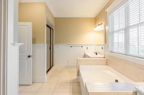 Bath - 960 Mitchell Ln, Evans, GA 30809 photo 2 of 3