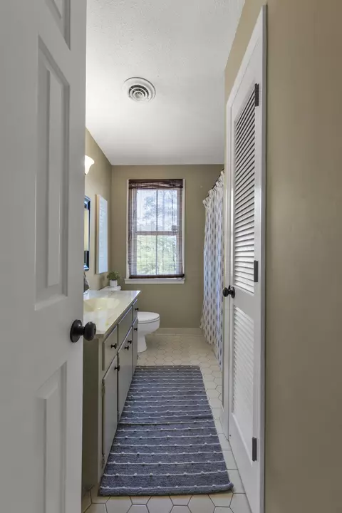 Bath - 3159 NW Twin Pine Rd, Thomson, GA 30824 photo 3 of 5
