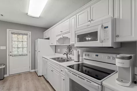 Kitchen - 232 High Point Way, Evans, GA 30809 photo 2 of 3