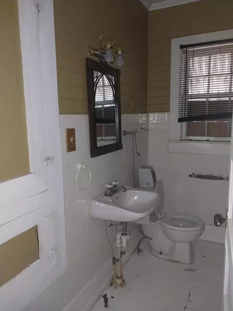 Bath - 135 E Trippe St, Harlem, GA 30814 photo 1 of 2