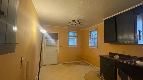 Entry Way - 1731 Oak Dr, Augusta, GA 30904 photo 5 of 9