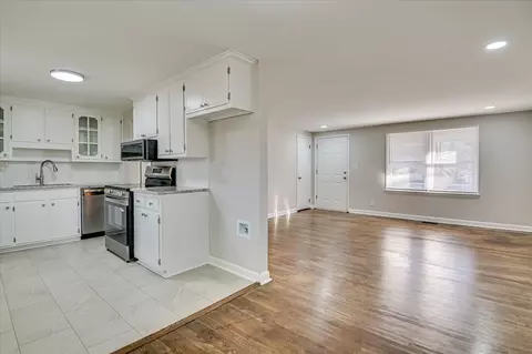 Living - 919 Ridge Ave, Thomson, GA 30824 photo 6 of 6