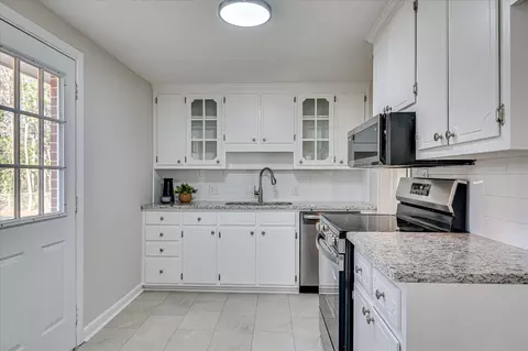 Kitchen - 919 Ridge Ave, Thomson, GA 30824 photo 2 of 5