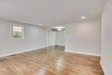 Living - 919 Ridge Ave, Thomson, GA 30824 photo 4 of 6