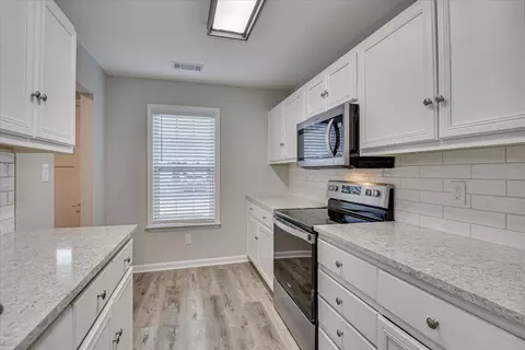 Kitchen - 130 Barts Dr, Augusta, GA 30909 photo 2 of 4