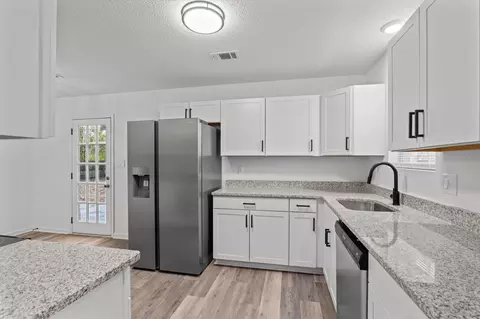 Kitchen - 1883 Neptune Dr, Augusta, GA 30906 photo 3 of 5