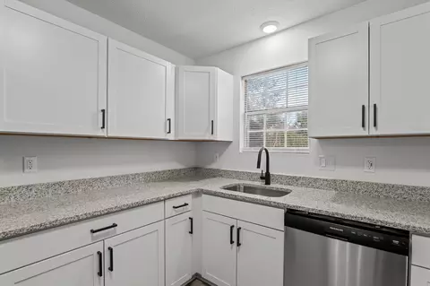 Kitchen - 1883 Neptune Dr, Augusta, GA 30906 photo 4 of 5