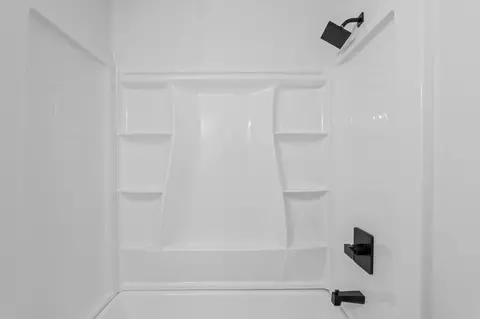Bath - 1883 Neptune Dr, Augusta, GA 30906 photo 2 of 3