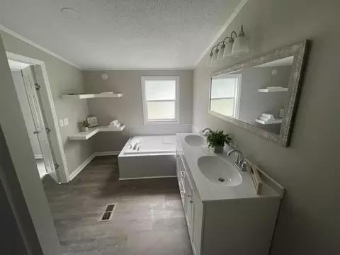 Bath - 811 Frances Dr, Thomson, GA 30824 photo 1 of 4