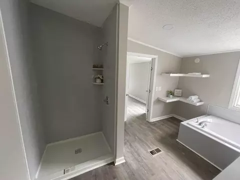 Bath - 811 Frances Dr, Thomson, GA 30824 photo 3 of 4