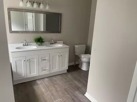 Bath - 811 Frances Dr, Thomson, GA 30824 photo 2 of 4
