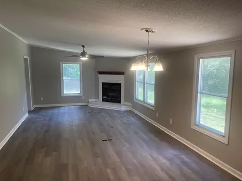 Living - 811 Frances Dr, Thomson, GA 30824 photo 2 of 4