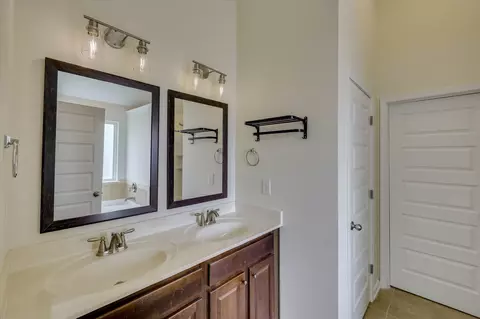 Bath - 5118 Devon Ln, Augusta, GA 30909 photo 2 of 5